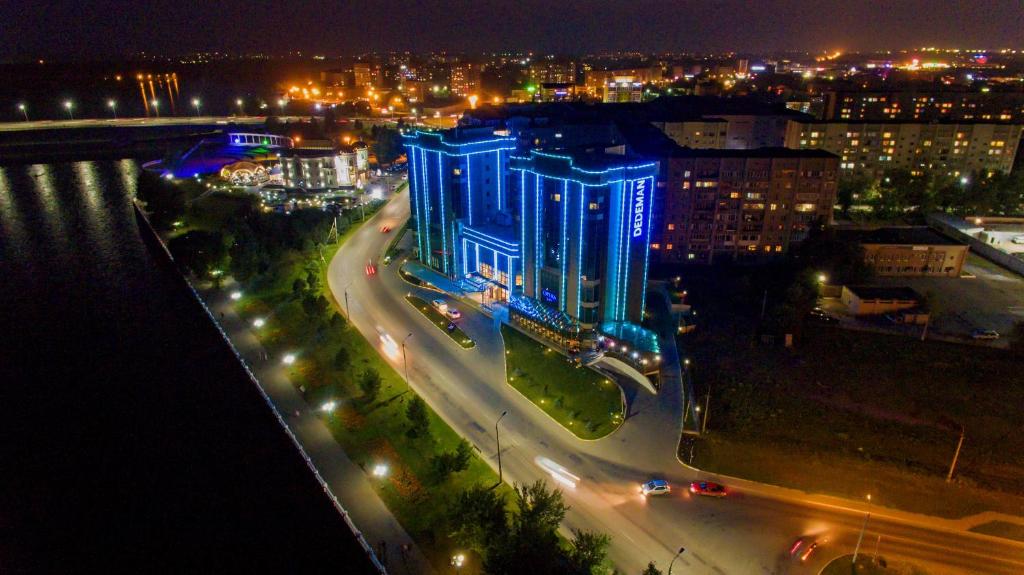 Гостиничный комплекс «Dedeman Oskemen Tavros Hotel» использует «1С:Зарплата и управление персоналом для Казахстана» в новой редакции